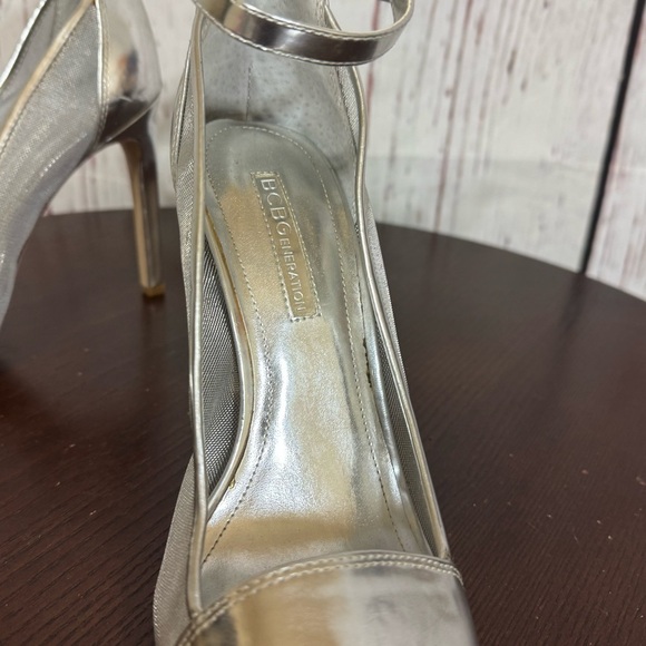 BCBGeneration Metallic Silver Open Toe Ankle Strapped Mesh side High Heels 7 GUC - Picture 11 of 16